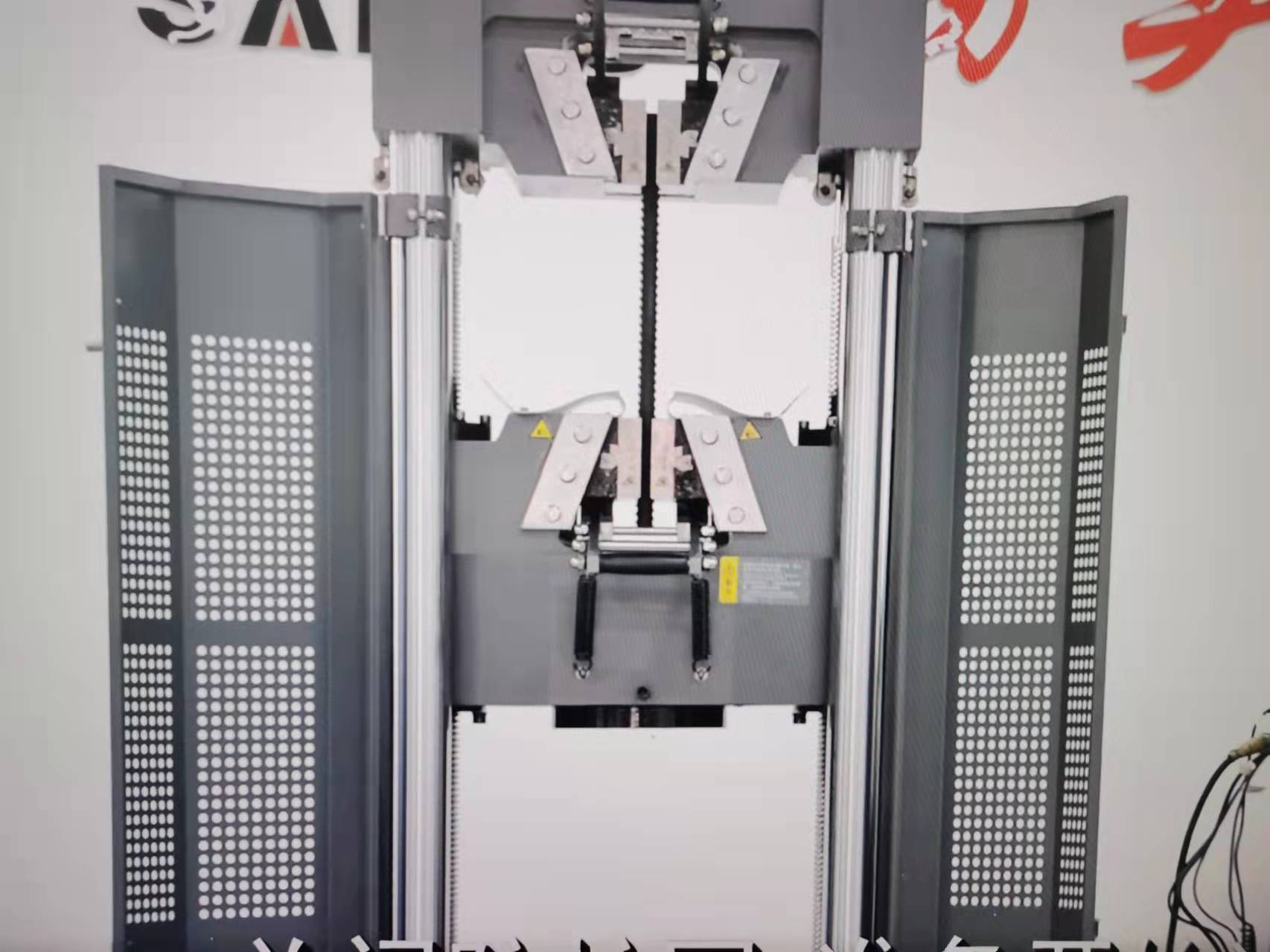 Equipamento de teste de resistência à tração de aço